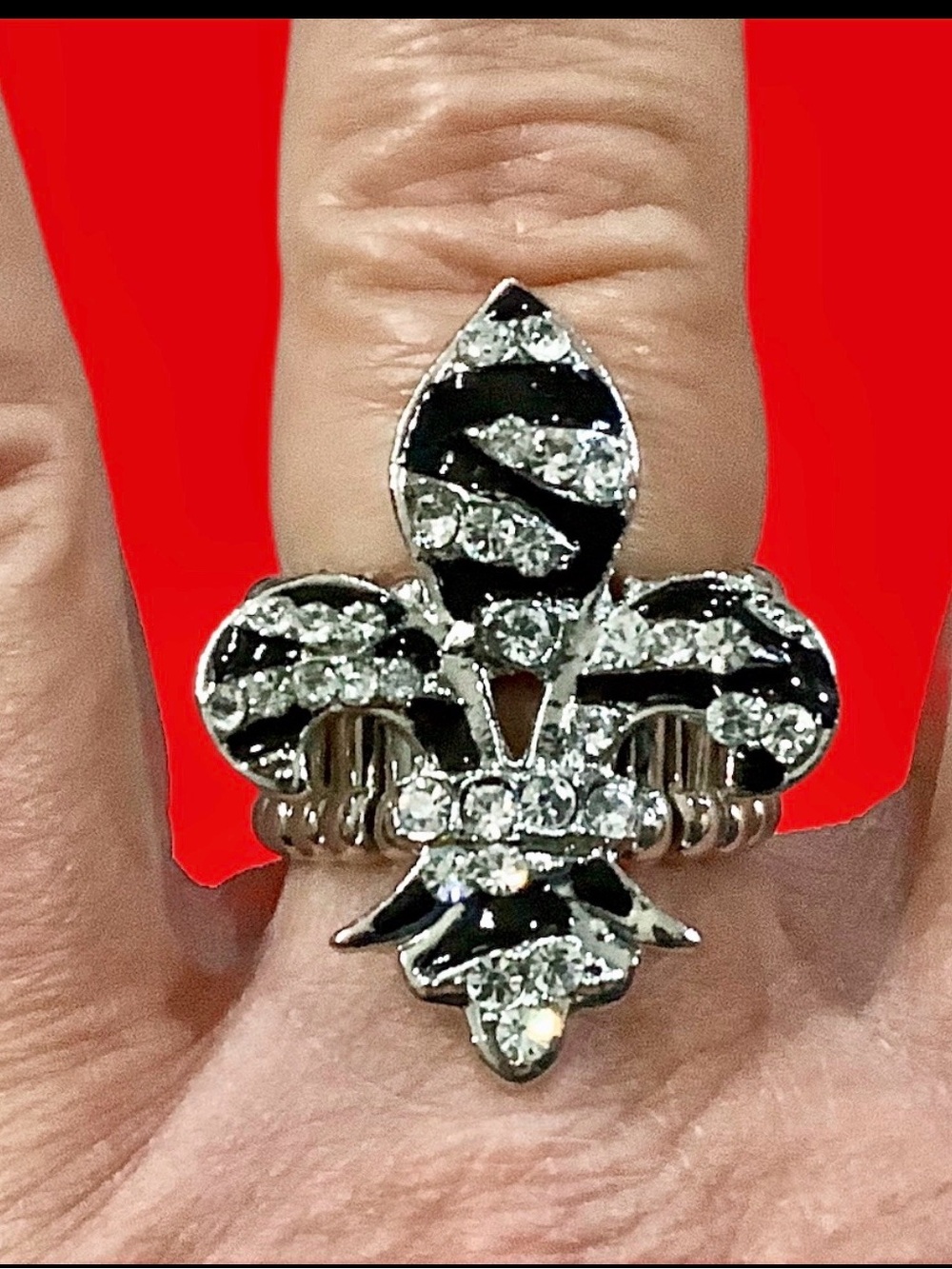 Fleur de lis black & silver crystal stretch ring with tiger stripe design. NWT